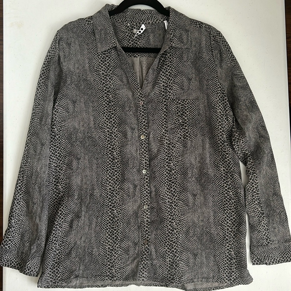 Animal print blouse 🐍😍